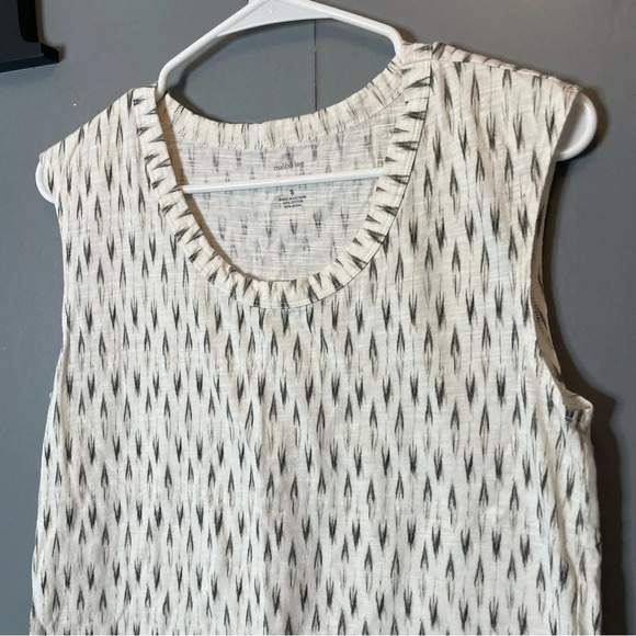 Banana Republic Malibu tee printed design sleeveless tank women’s size small - Picture 2 of 10